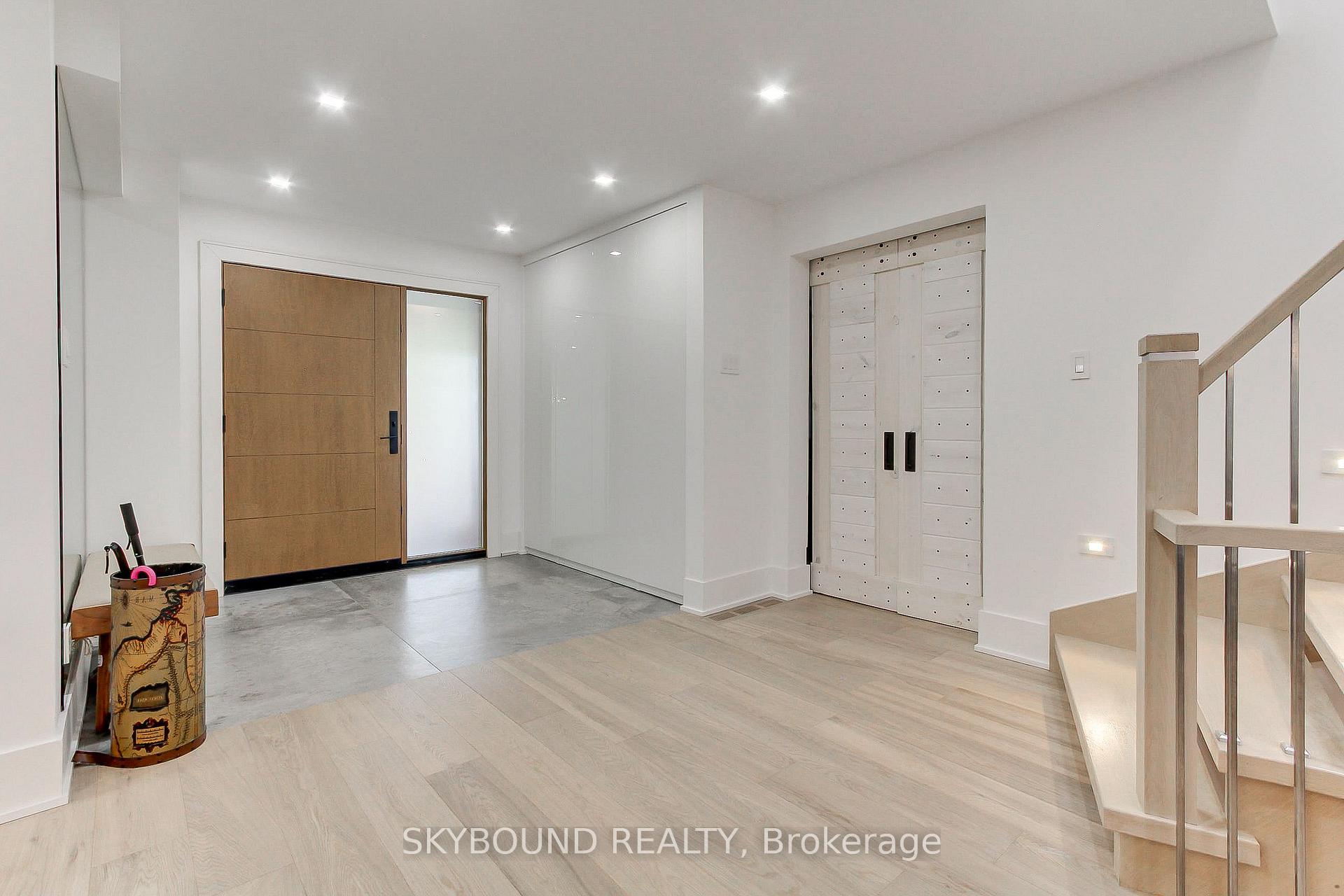 Photo 6 of 12 Queensborough Crescent, Etobicoke, Willowridge-Martingrove-Richview — HOMEH