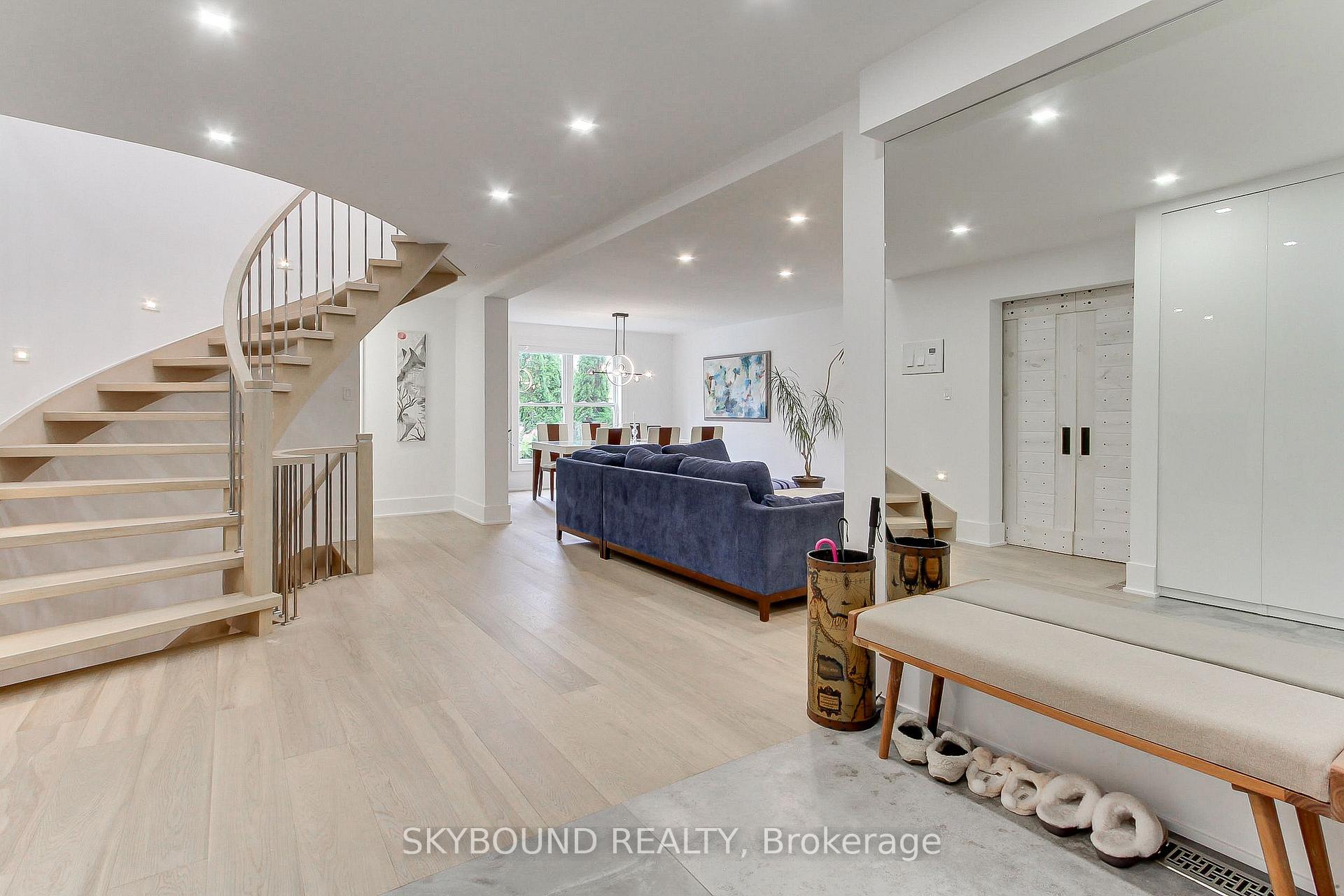 Photo 7 of 12 Queensborough Crescent, Etobicoke, Willowridge-Martingrove-Richview — HOMEH