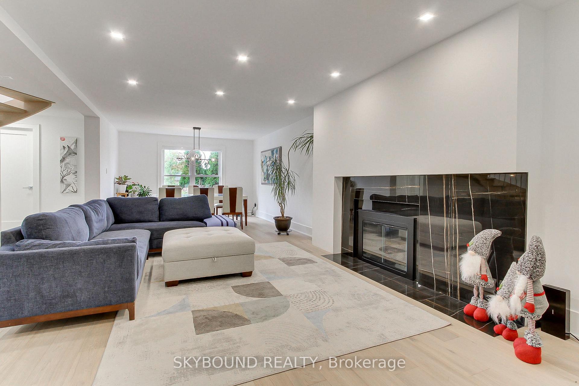Photo 10 of 12 Queensborough Crescent, Etobicoke, Willowridge-Martingrove-Richview — HOMEH