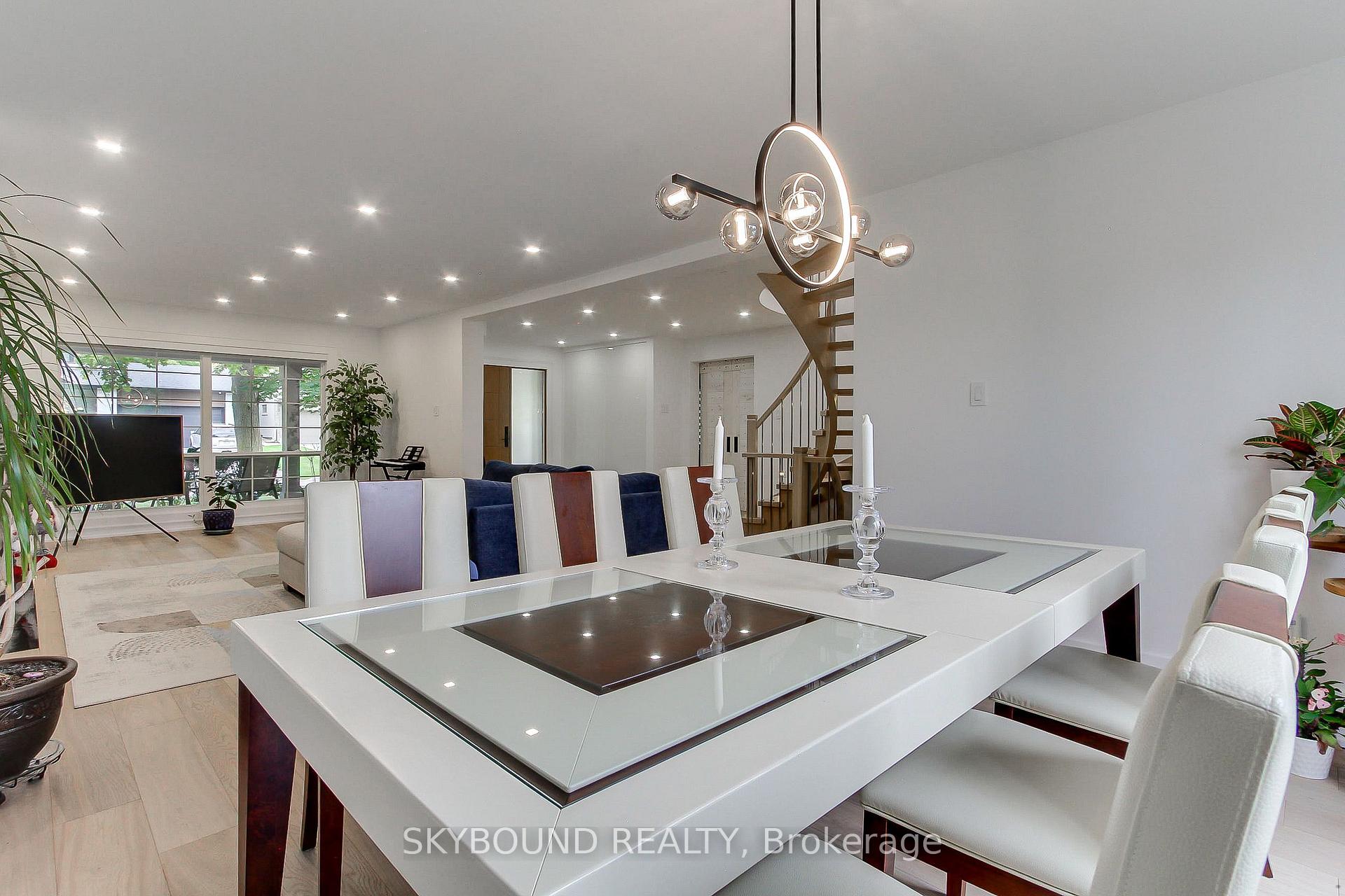 Photo 12 of 12 Queensborough Crescent, Etobicoke, Willowridge-Martingrove-Richview — HOMEH