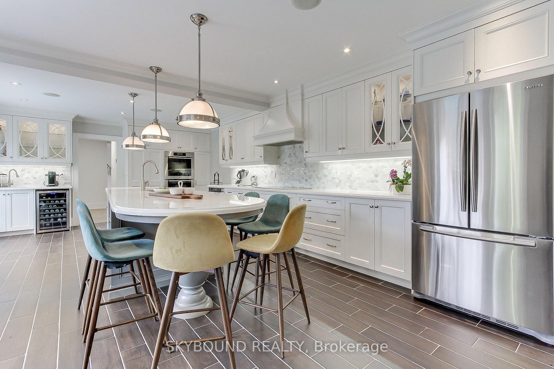Photo 13 of 12 Queensborough Crescent, Etobicoke, Willowridge-Martingrove-Richview — HOMEH