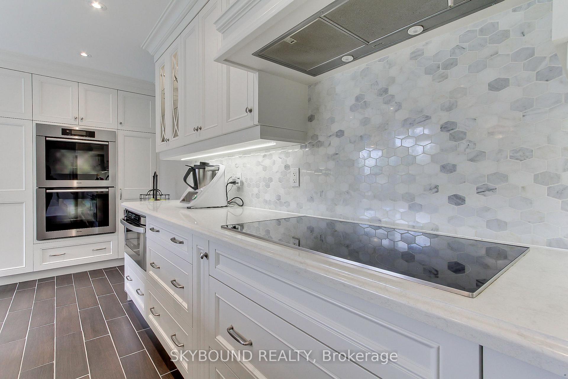 Photo 16 of 12 Queensborough Crescent, Etobicoke, Willowridge-Martingrove-Richview — HOMEH