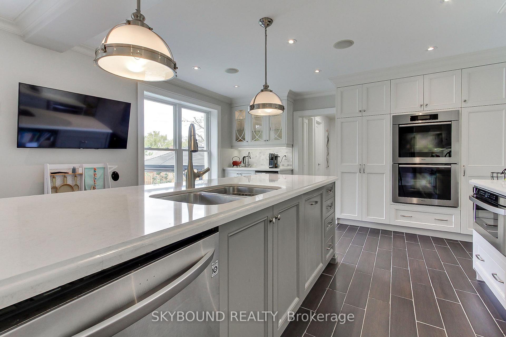 Photo 17 of 12 Queensborough Crescent, Etobicoke, Willowridge-Martingrove-Richview — HOMEH