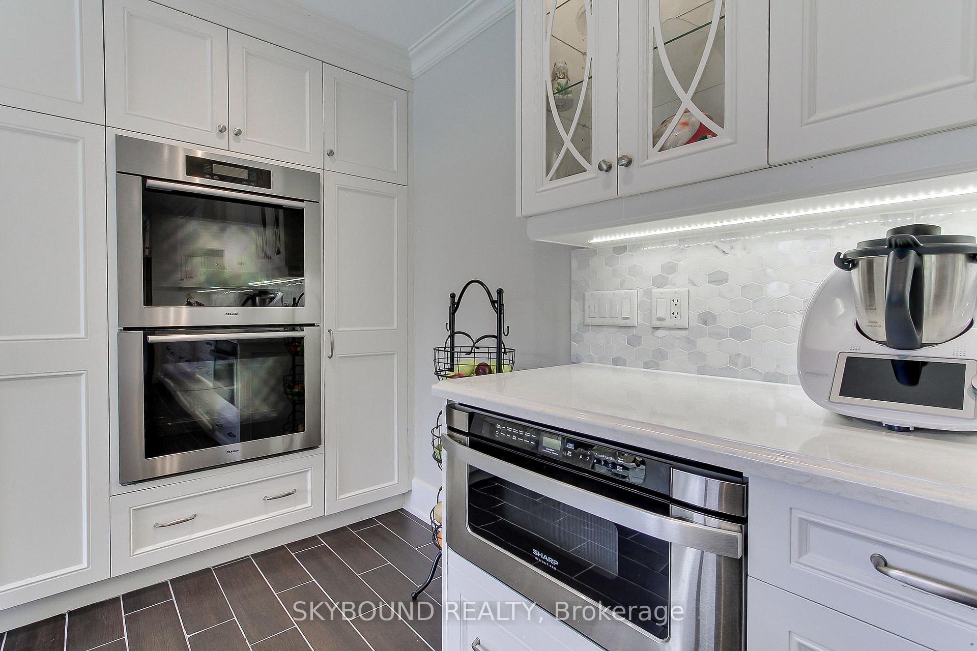 Photo 18 of 12 Queensborough Crescent, Etobicoke, Willowridge-Martingrove-Richview — HOMEH