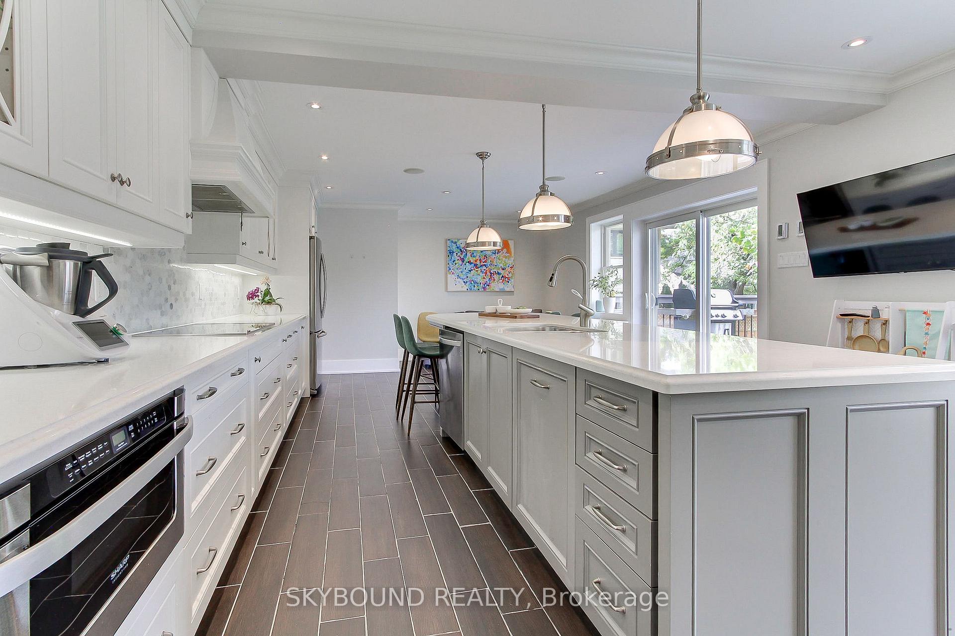 Photo 19 of 12 Queensborough Crescent, Etobicoke, Willowridge-Martingrove-Richview — HOMEH