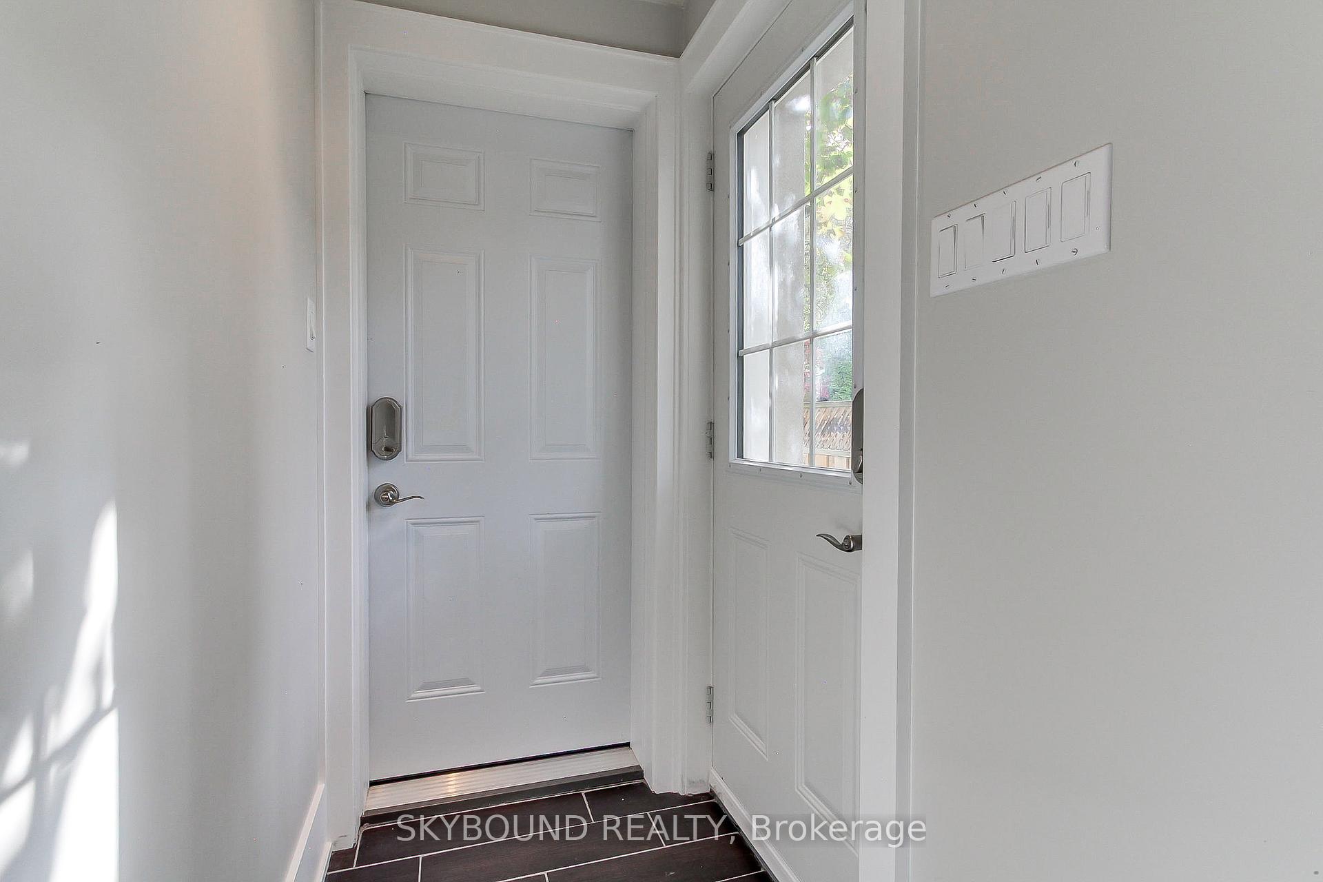 Photo 23 of 12 Queensborough Crescent, Etobicoke, Willowridge-Martingrove-Richview — HOMEH