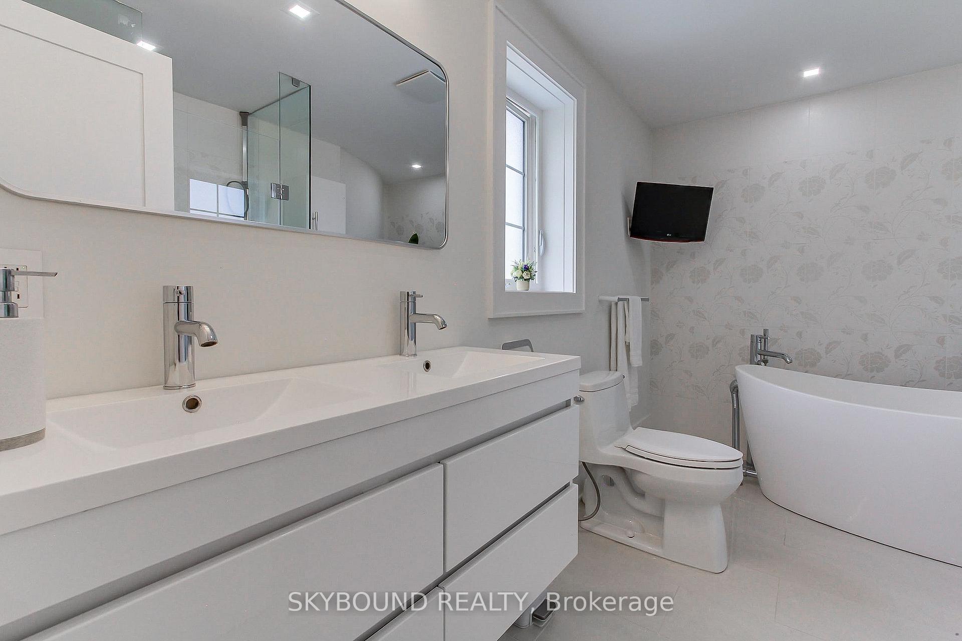 Photo 31 of 12 Queensborough Crescent, Etobicoke, Willowridge-Martingrove-Richview — HOMEH