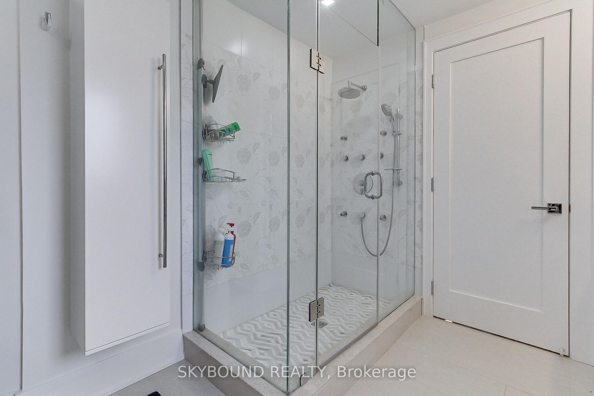 Photo 32 of 12 Queensborough Crescent, Etobicoke, Willowridge-Martingrove-Richview — HOMEH