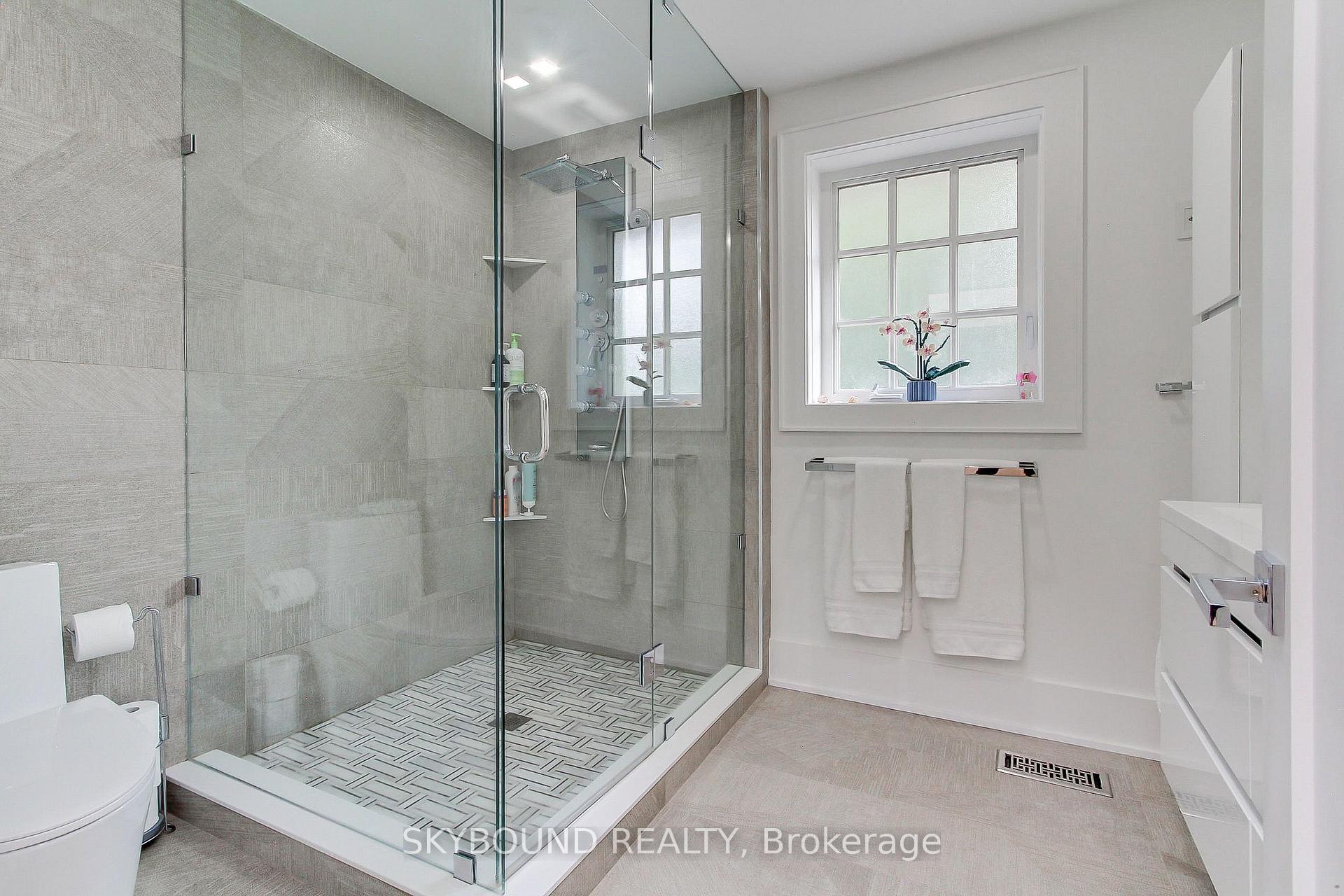 Photo 36 of 12 Queensborough Crescent, Etobicoke, Willowridge-Martingrove-Richview — HOMEH