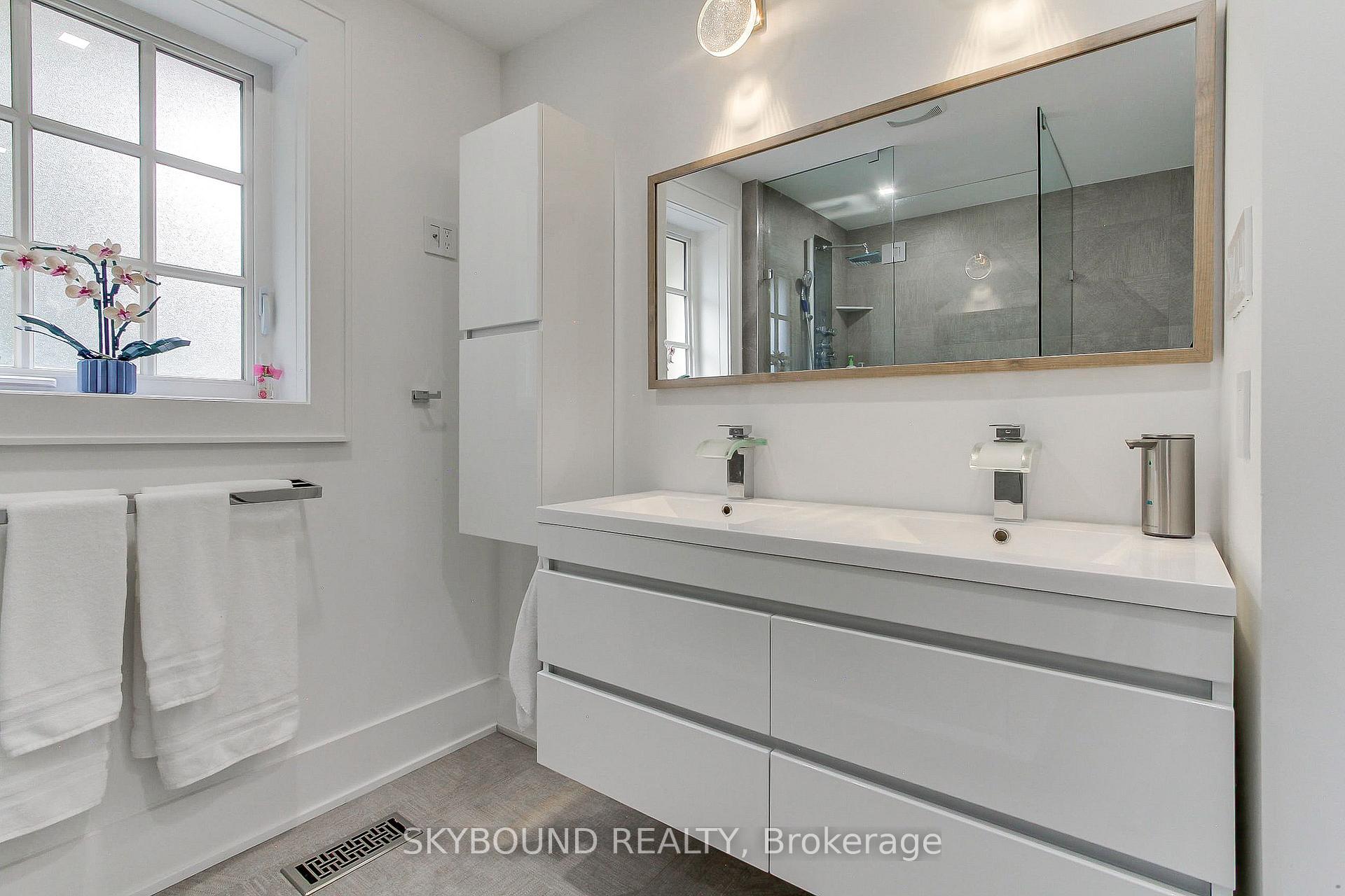 Photo 37 of 12 Queensborough Crescent, Etobicoke, Willowridge-Martingrove-Richview — HOMEH