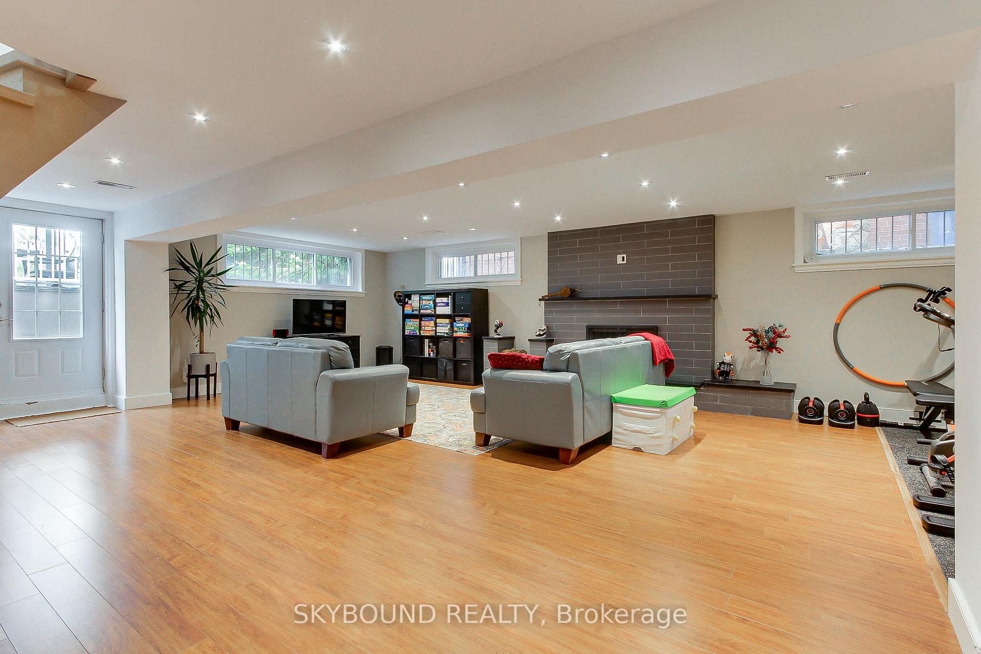 Photo 41 of 12 Queensborough Crescent, Etobicoke, Willowridge-Martingrove-Richview — HOMEH