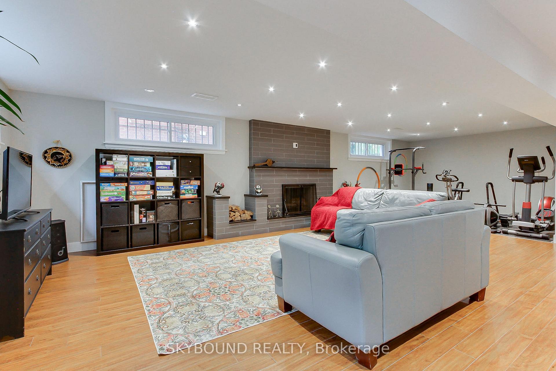 Photo 42 of 12 Queensborough Crescent, Etobicoke, Willowridge-Martingrove-Richview — HOMEH