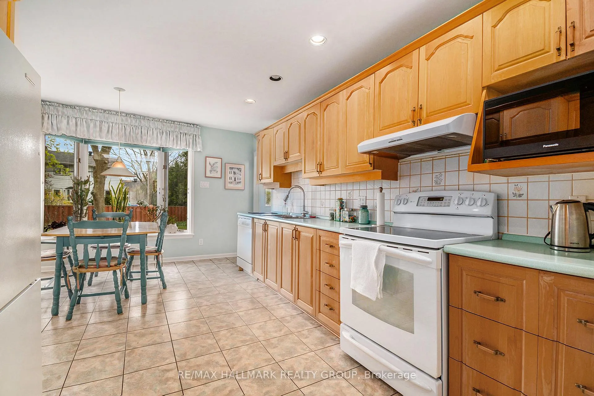 Photo 111 of 904 Rand Avenue, Ottawa, Riverside Park South — HOMEH