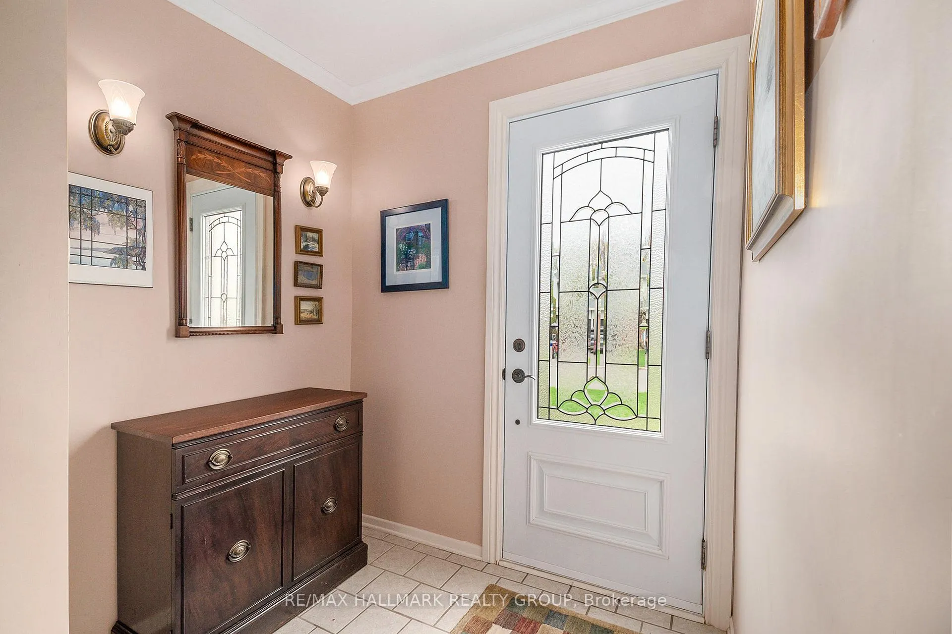 Photo 302 of 904 Rand Avenue, Ottawa, Riverside Park South — HOMEH