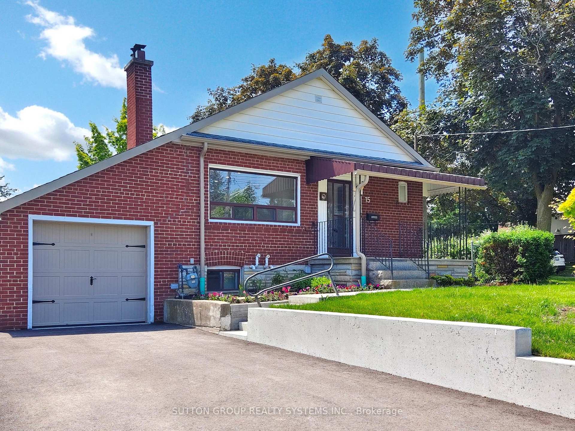 Front of Unit MAIN, 15 Leggett Avenue