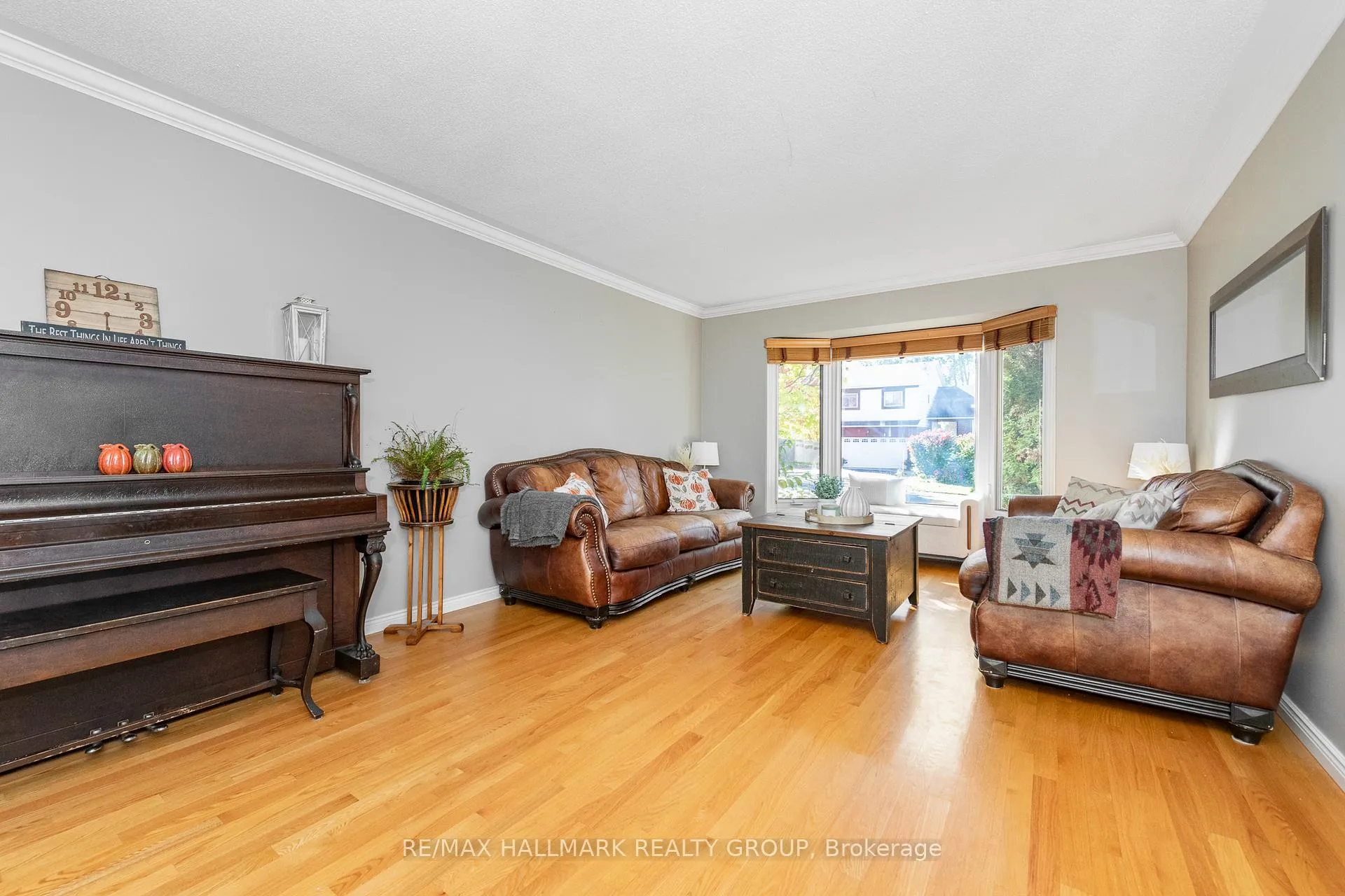 Photo 6 of 35 St Remy Drive, Ottawa, Barrhaven - Pheasant Run — HOMEH