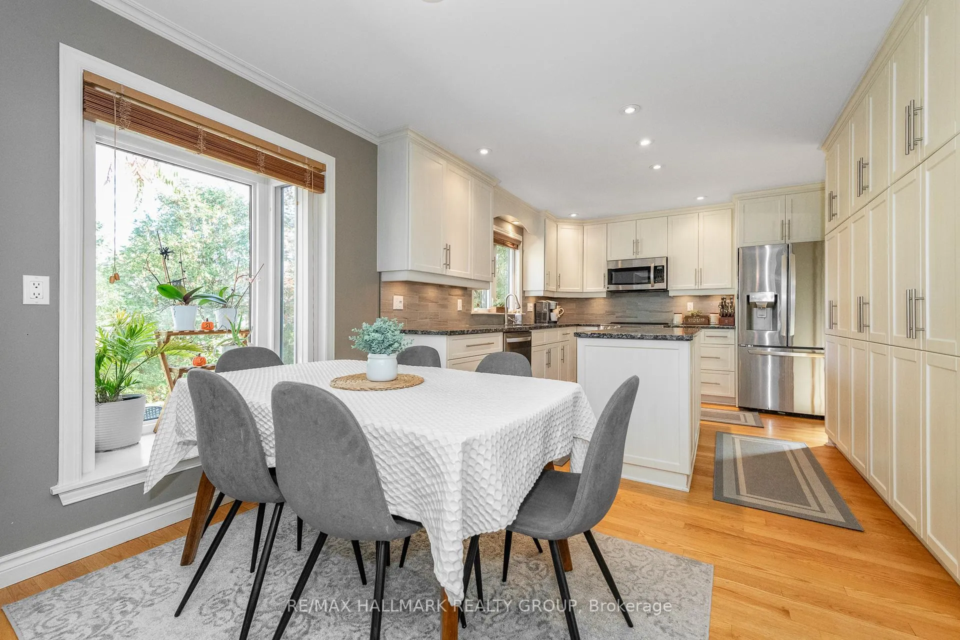 Photo 17 of 35 St Remy Drive, Ottawa, Barrhaven - Pheasant Run — HOMEH