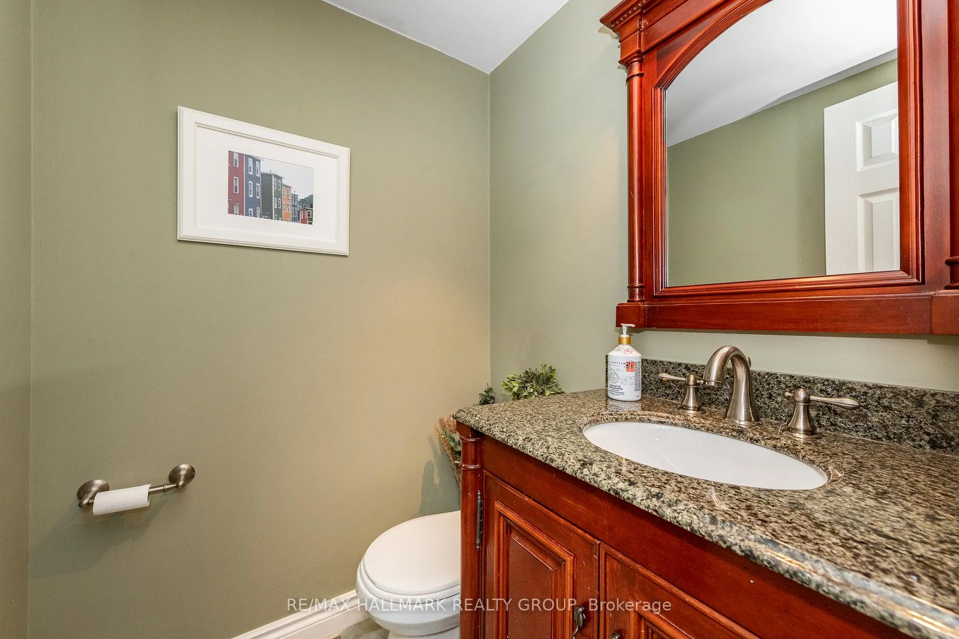 Photo 21 of 35 St Remy Drive, Ottawa, Barrhaven - Pheasant Run — HOMEH