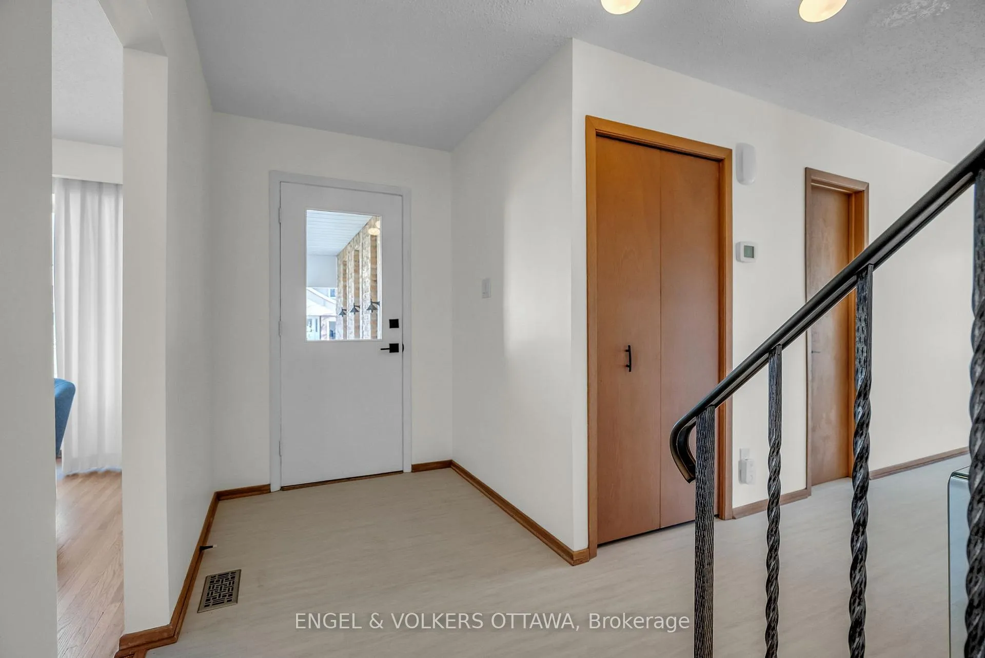 Photo 21 of 4 Oakhurst Crescent, Ottawa, Blackburn Hamlet — HOMEH