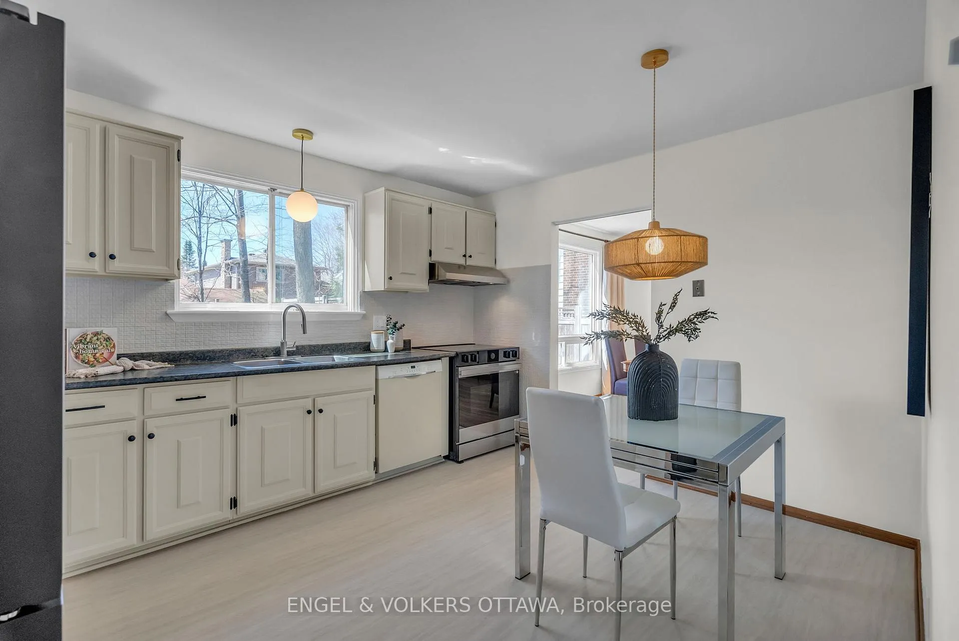 Photo 52 of 4 Oakhurst Crescent, Ottawa, Blackburn Hamlet — HOMEH