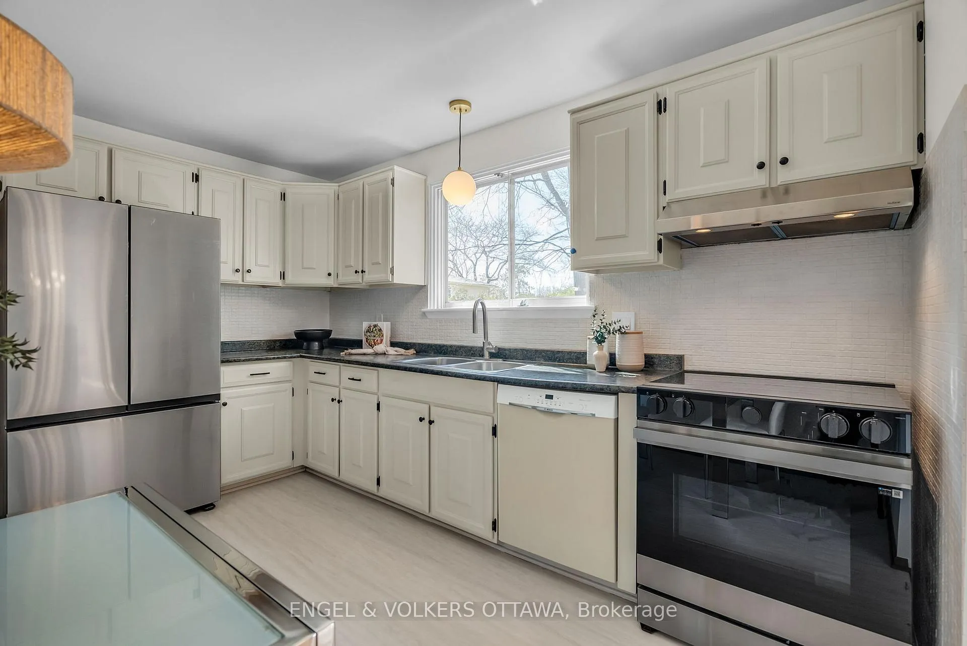Photo 91 of 4 Oakhurst Crescent, Ottawa, Blackburn Hamlet — HOMEH