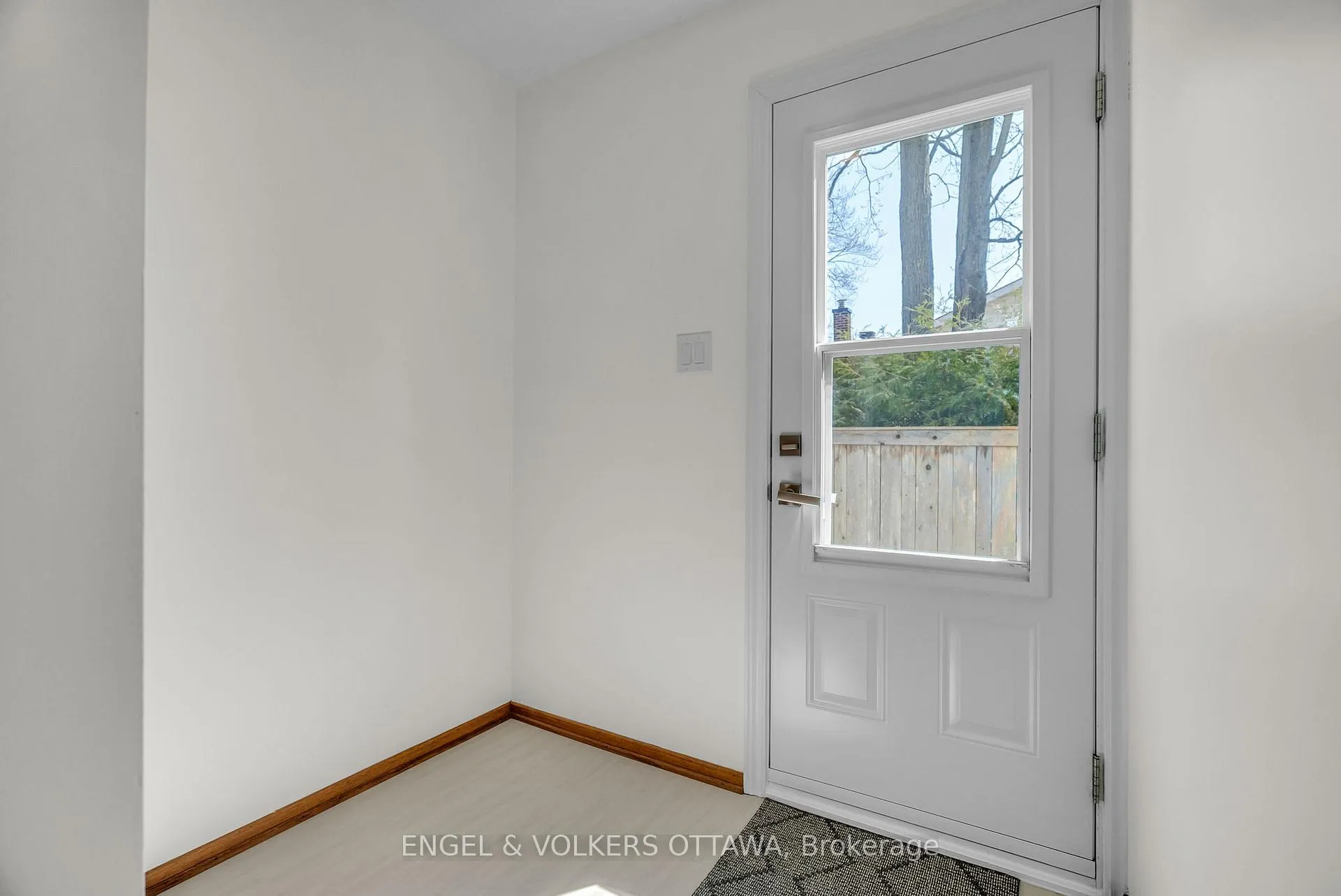 Photo 211 of 4 Oakhurst Crescent, Ottawa, Blackburn Hamlet — HOMEH