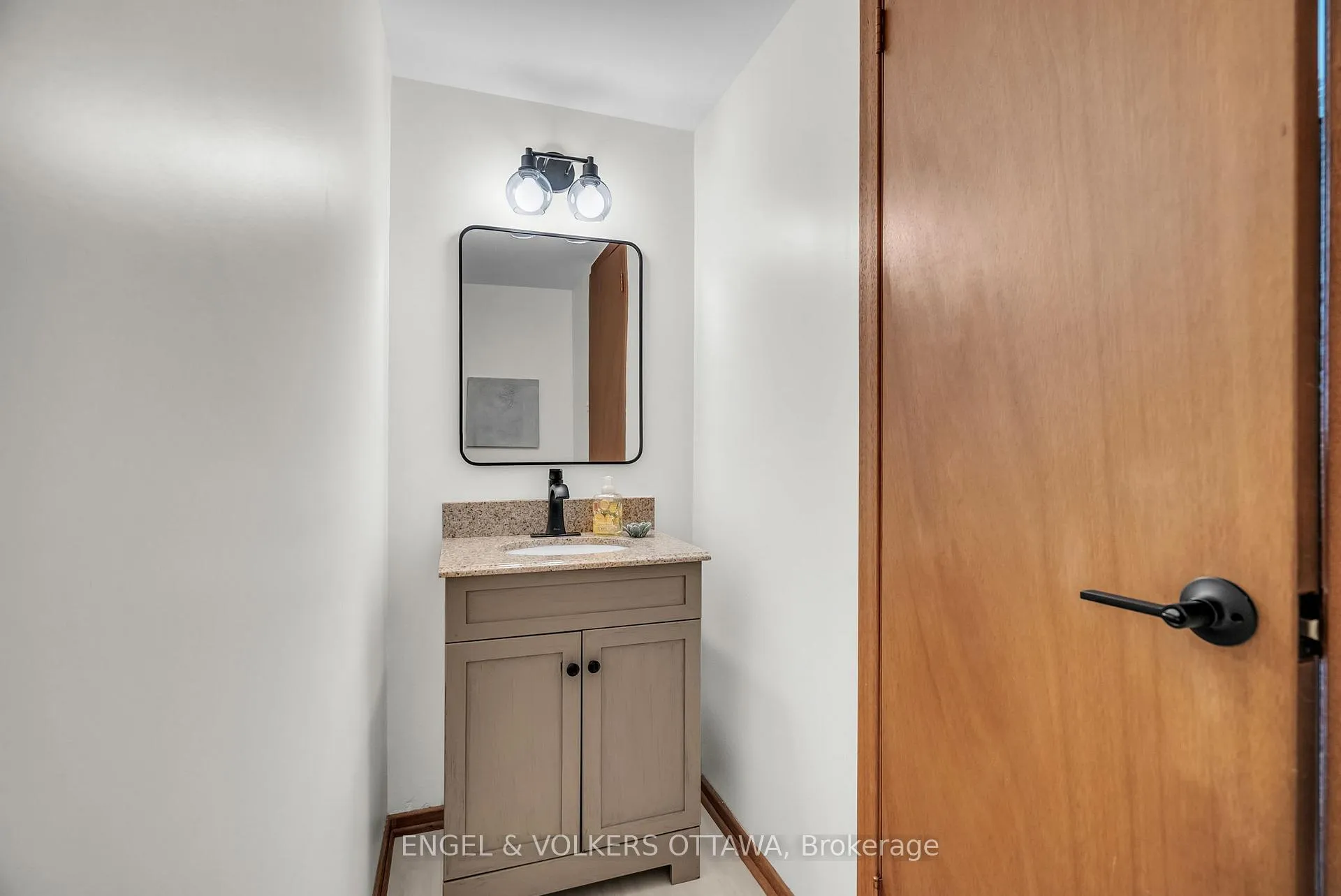Photo 222 of 4 Oakhurst Crescent, Ottawa, Blackburn Hamlet — HOMEH
