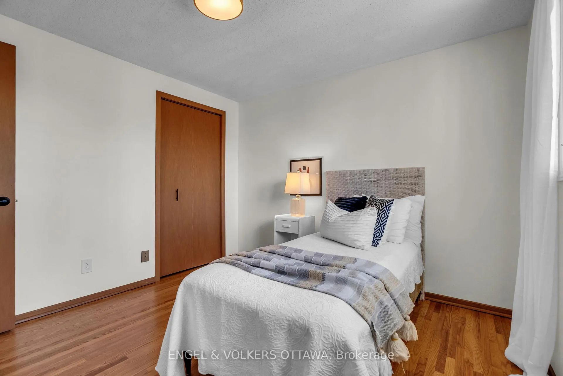 Photo 294 of 4 Oakhurst Crescent, Ottawa, Blackburn Hamlet — HOMEH