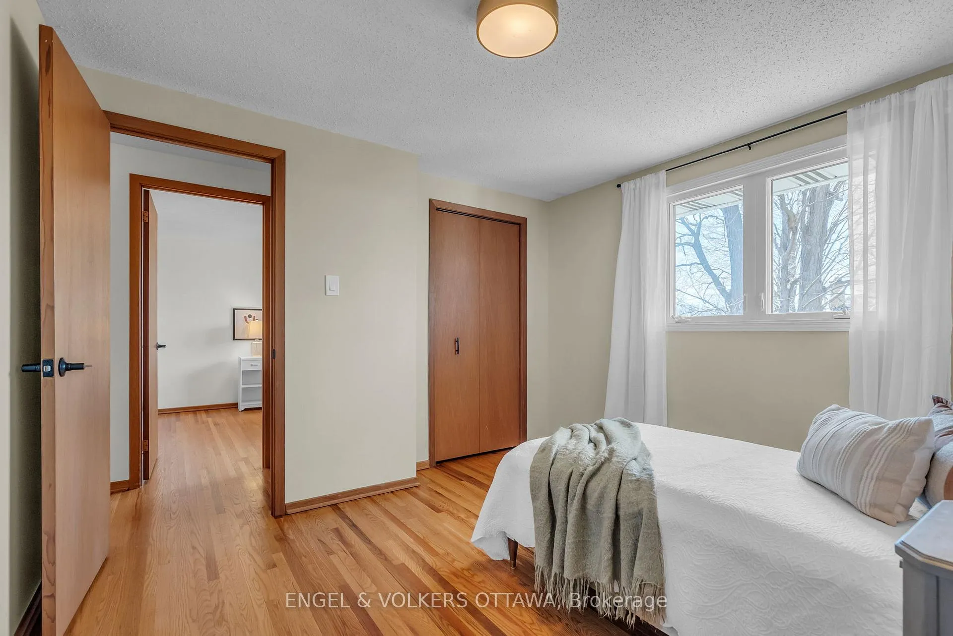 Photo 313 of 4 Oakhurst Crescent, Ottawa, Blackburn Hamlet — HOMEH