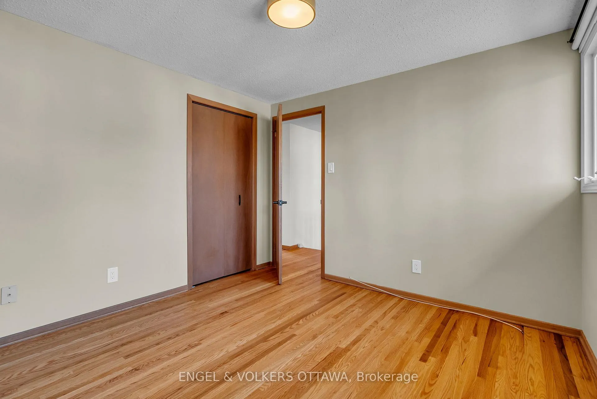 Photo 338 of 4 Oakhurst Crescent, Ottawa, Blackburn Hamlet — HOMEH