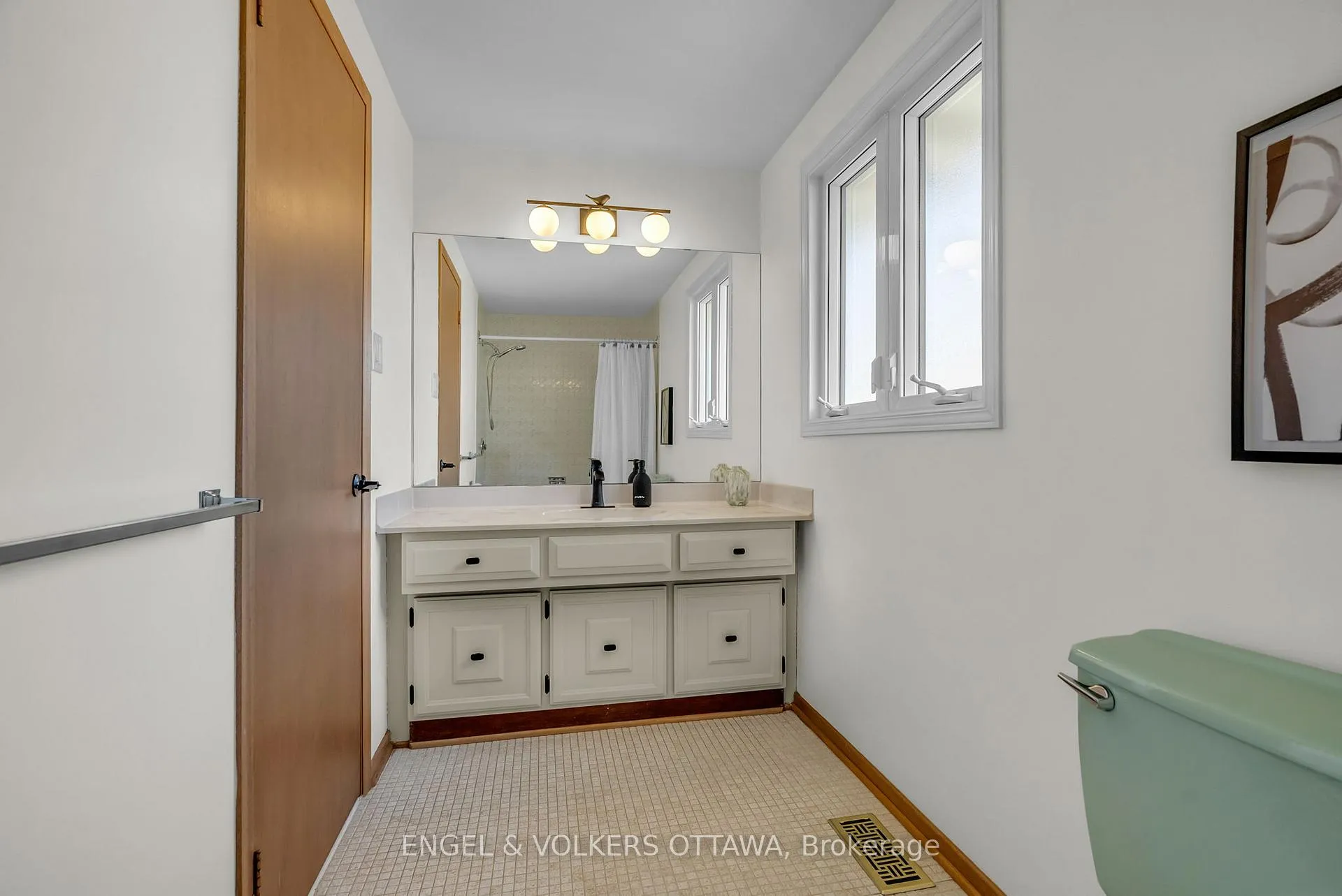 Photo 341 of 4 Oakhurst Crescent, Ottawa, Blackburn Hamlet — HOMEH
