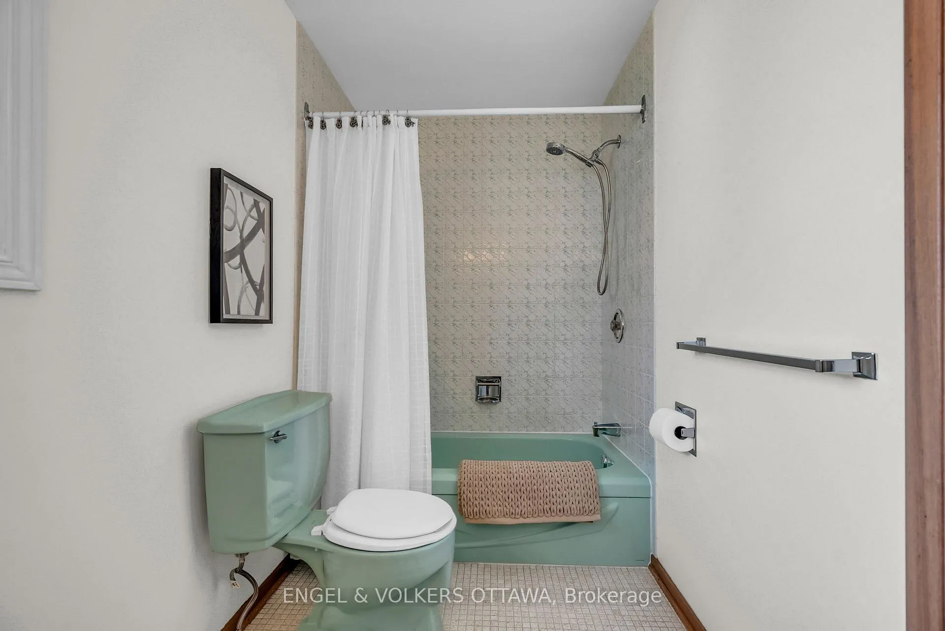 Photo 359 of 4 Oakhurst Crescent, Ottawa, Blackburn Hamlet — HOMEH