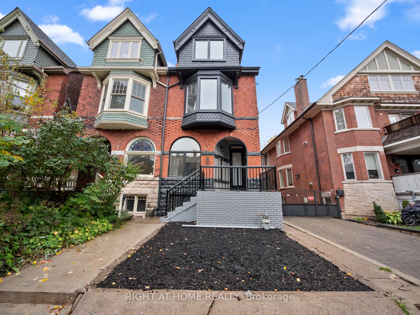Photo 1 of Unit Bas, 94 Concord Avenue, Toronto, Palmerston-Little Italy — HOMEH