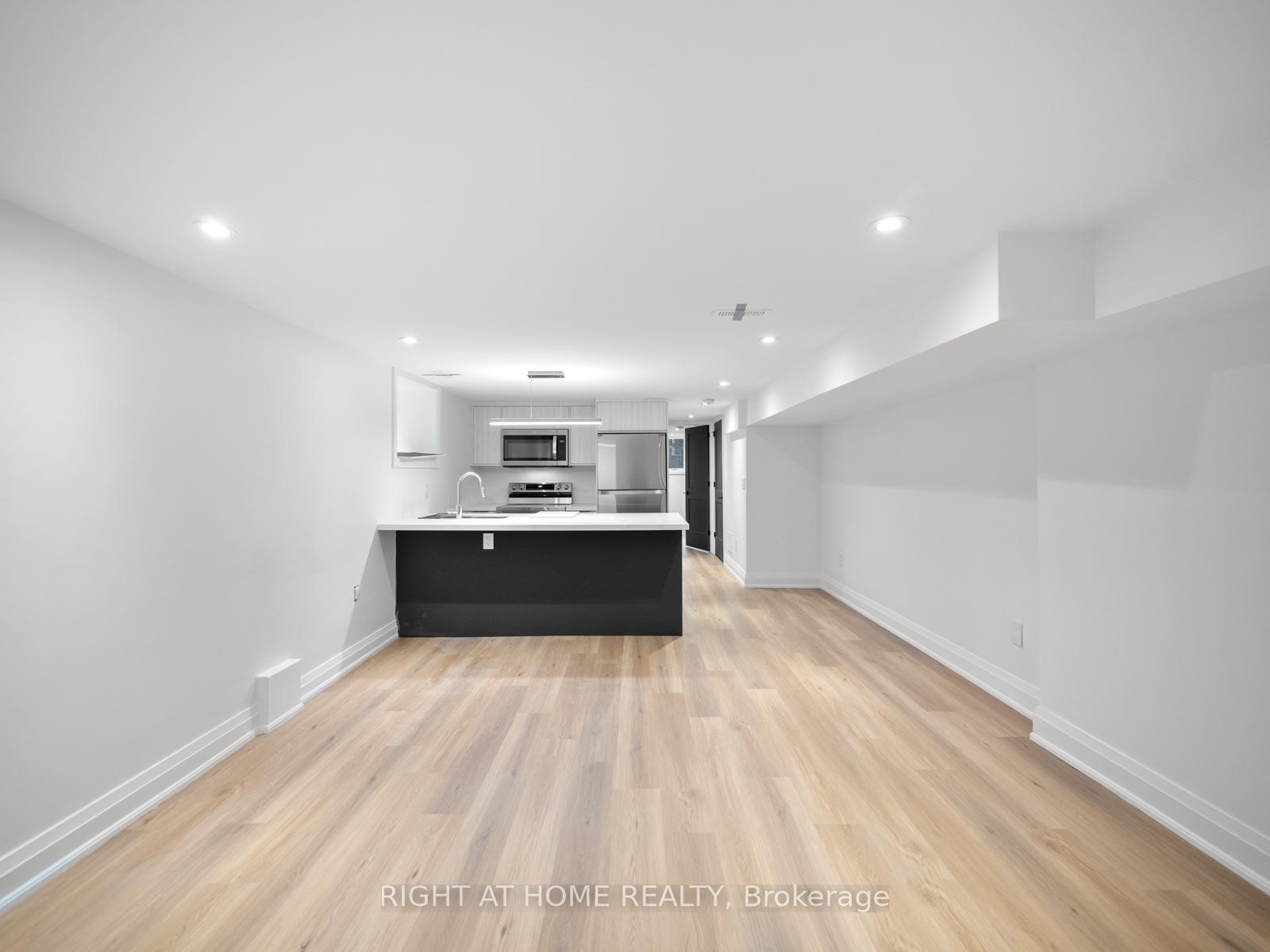Photo 5 of Unit Bas, 94 Concord Avenue, Toronto, Palmerston-Little Italy — HOMEH