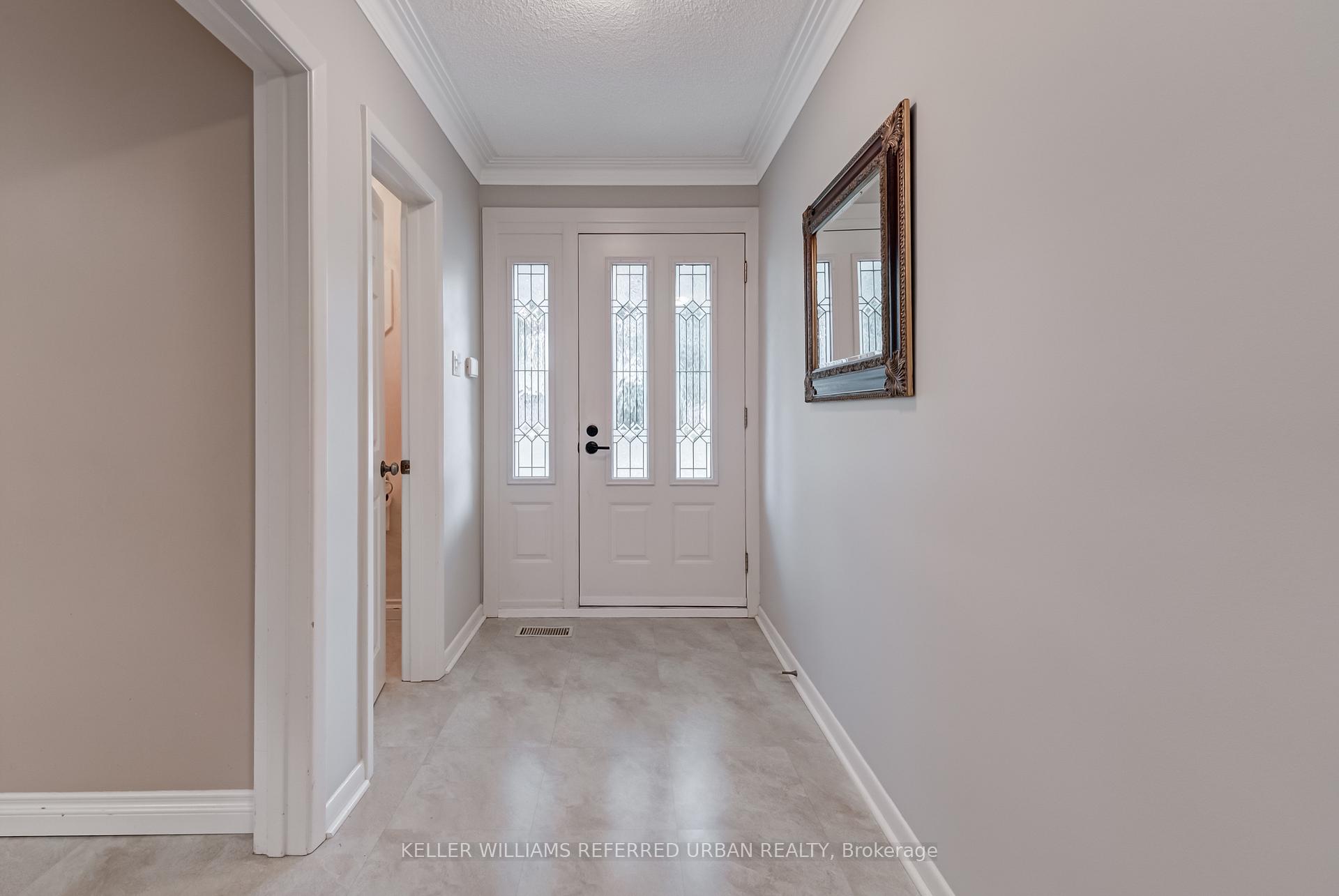 Photo 3 of 26 Foxmeadow Road, Etobicoke, Willowridge-Martingrove-Richview — HOMEH
