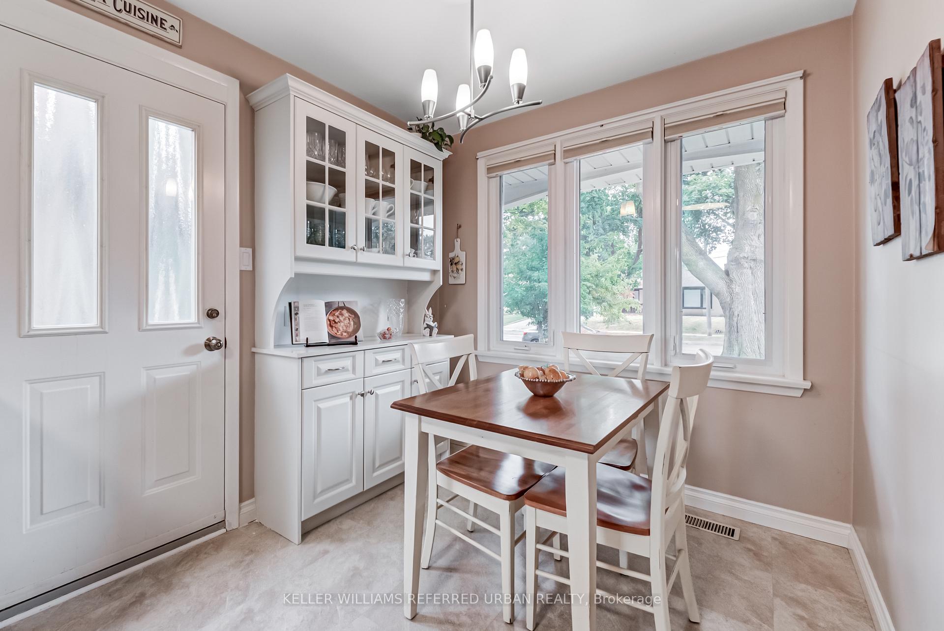 Photo 5 of 26 Foxmeadow Road, Etobicoke, Willowridge-Martingrove-Richview — HOMEH