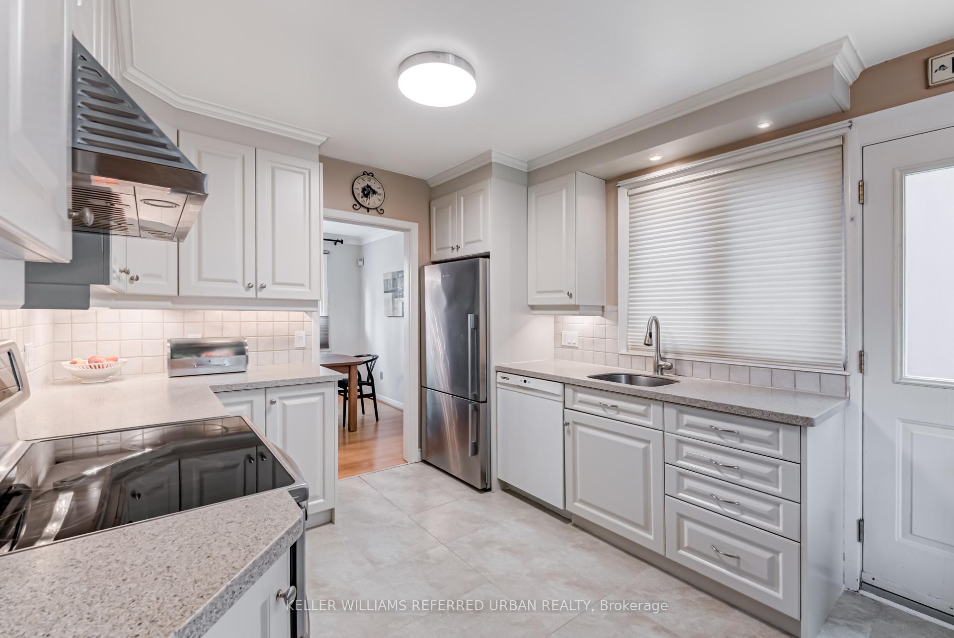 Photo 6 of 26 Foxmeadow Road, Etobicoke, Willowridge-Martingrove-Richview — HOMEH