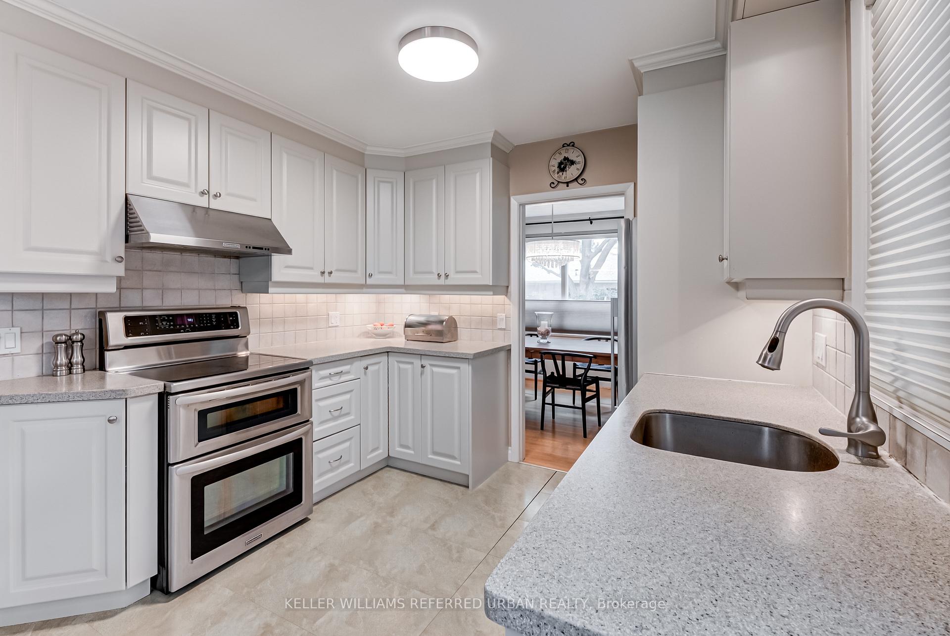 Photo 7 of 26 Foxmeadow Road, Etobicoke, Willowridge-Martingrove-Richview — HOMEH