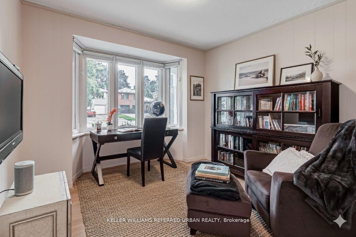 Photo 9 of 26 Foxmeadow Road, Etobicoke, Willowridge-Martingrove-Richview — HOMEH