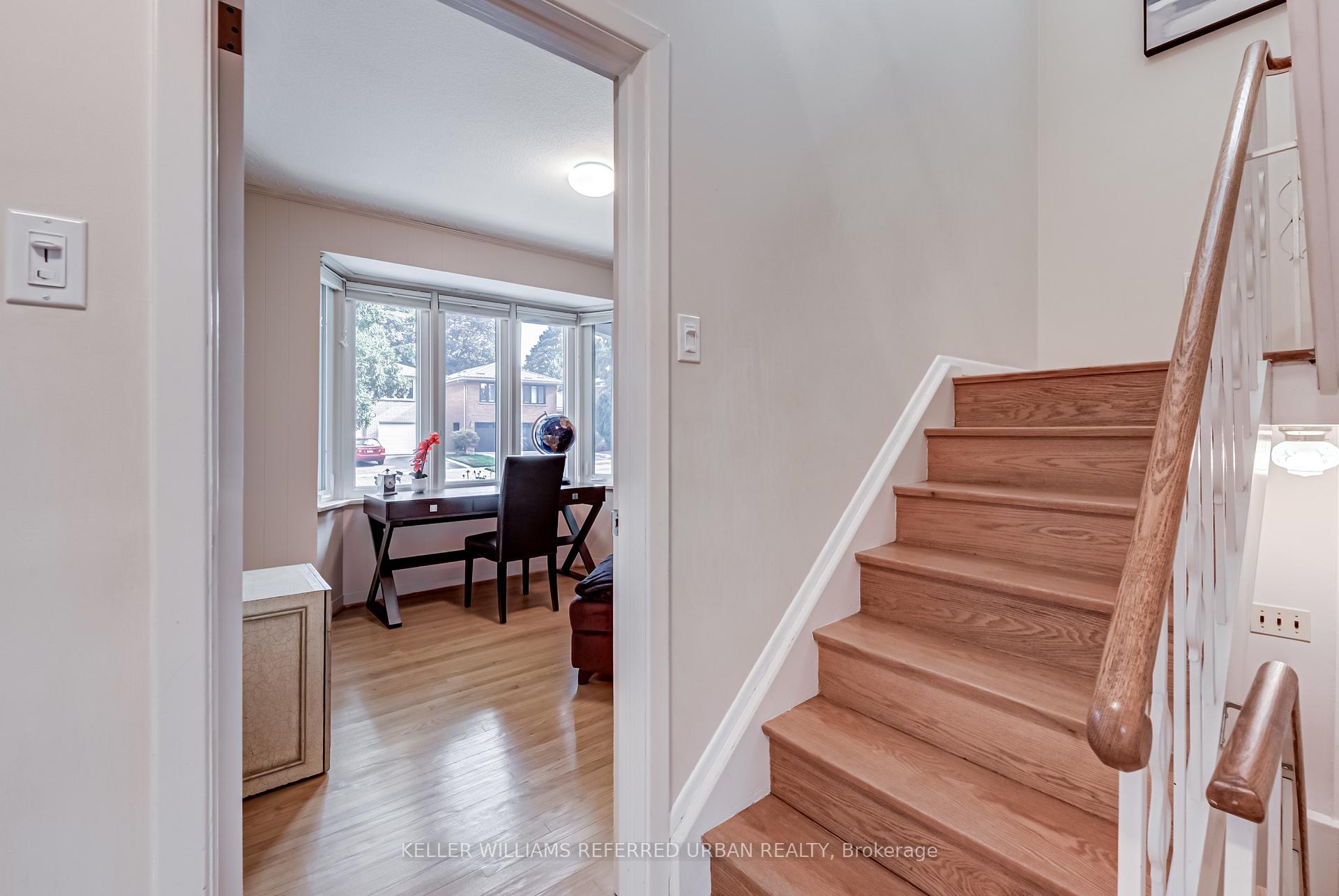 Photo 10 of 26 Foxmeadow Road, Etobicoke, Willowridge-Martingrove-Richview — HOMEH