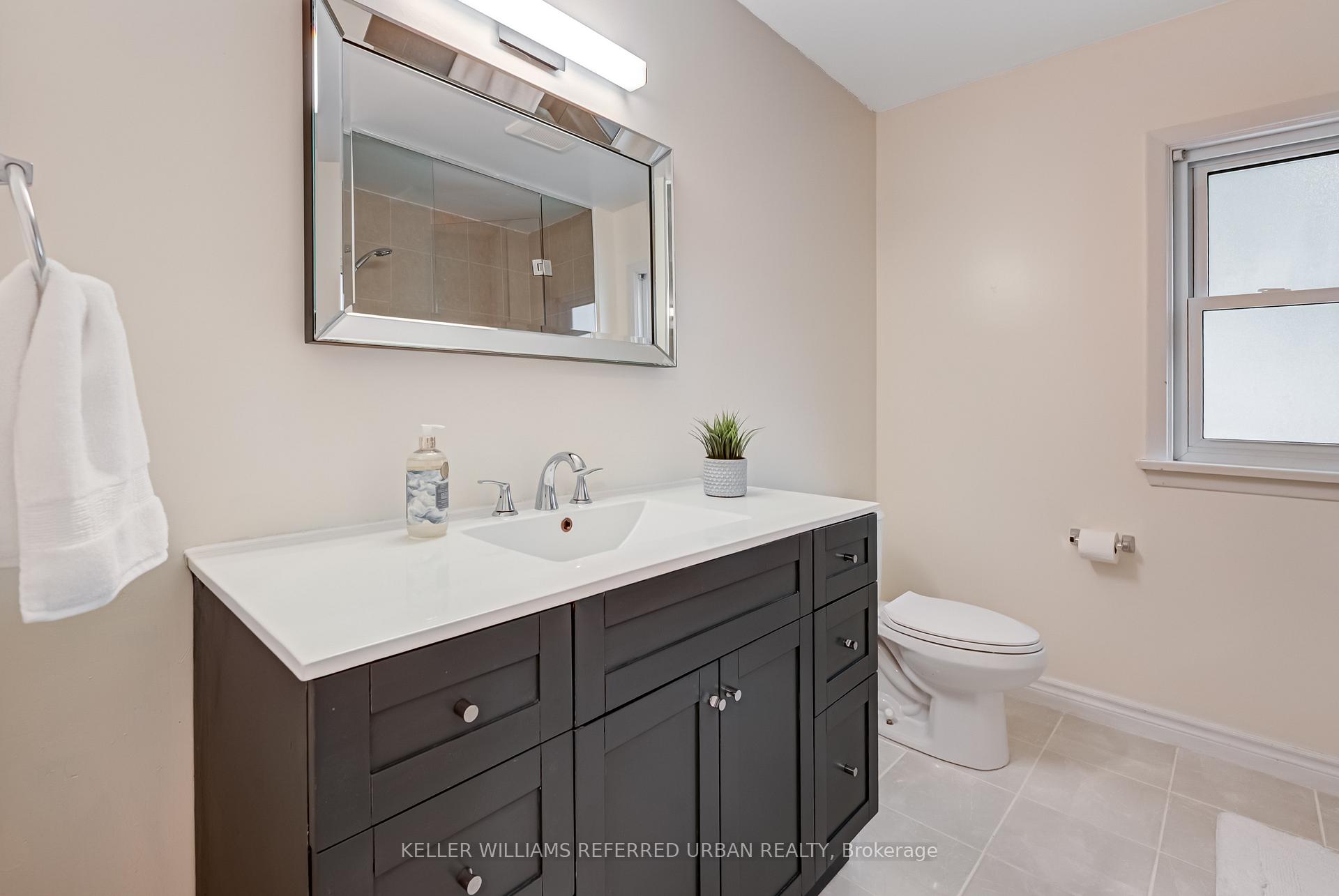 Photo 12 of 26 Foxmeadow Road, Etobicoke, Willowridge-Martingrove-Richview — HOMEH