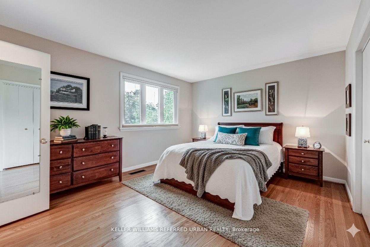Photo 13 of 26 Foxmeadow Road, Etobicoke, Willowridge-Martingrove-Richview — HOMEH