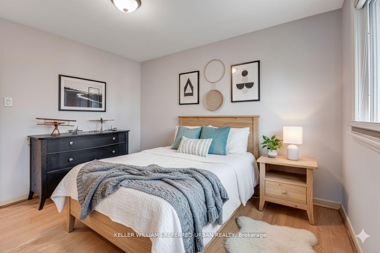 Photo 14 of 26 Foxmeadow Road, Etobicoke, Willowridge-Martingrove-Richview — HOMEH