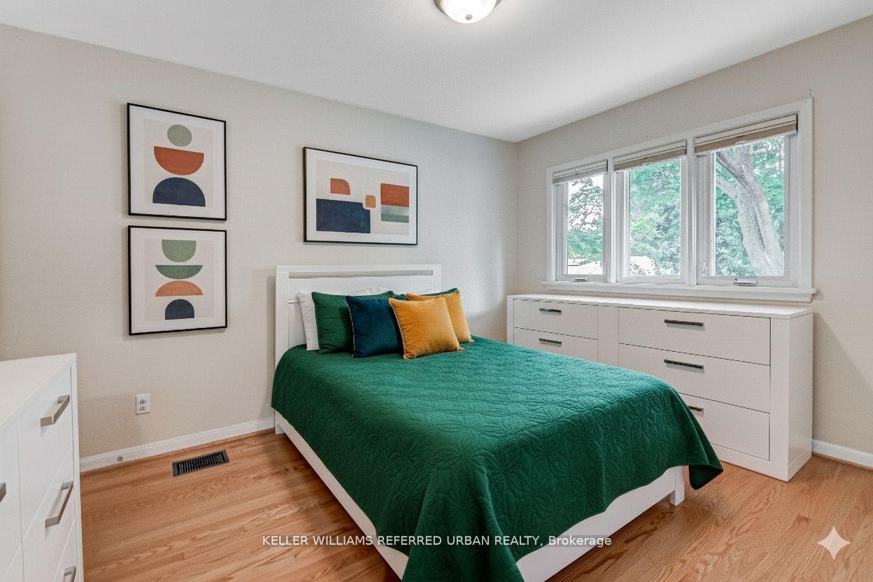 Photo 15 of 26 Foxmeadow Road, Etobicoke, Willowridge-Martingrove-Richview — HOMEH