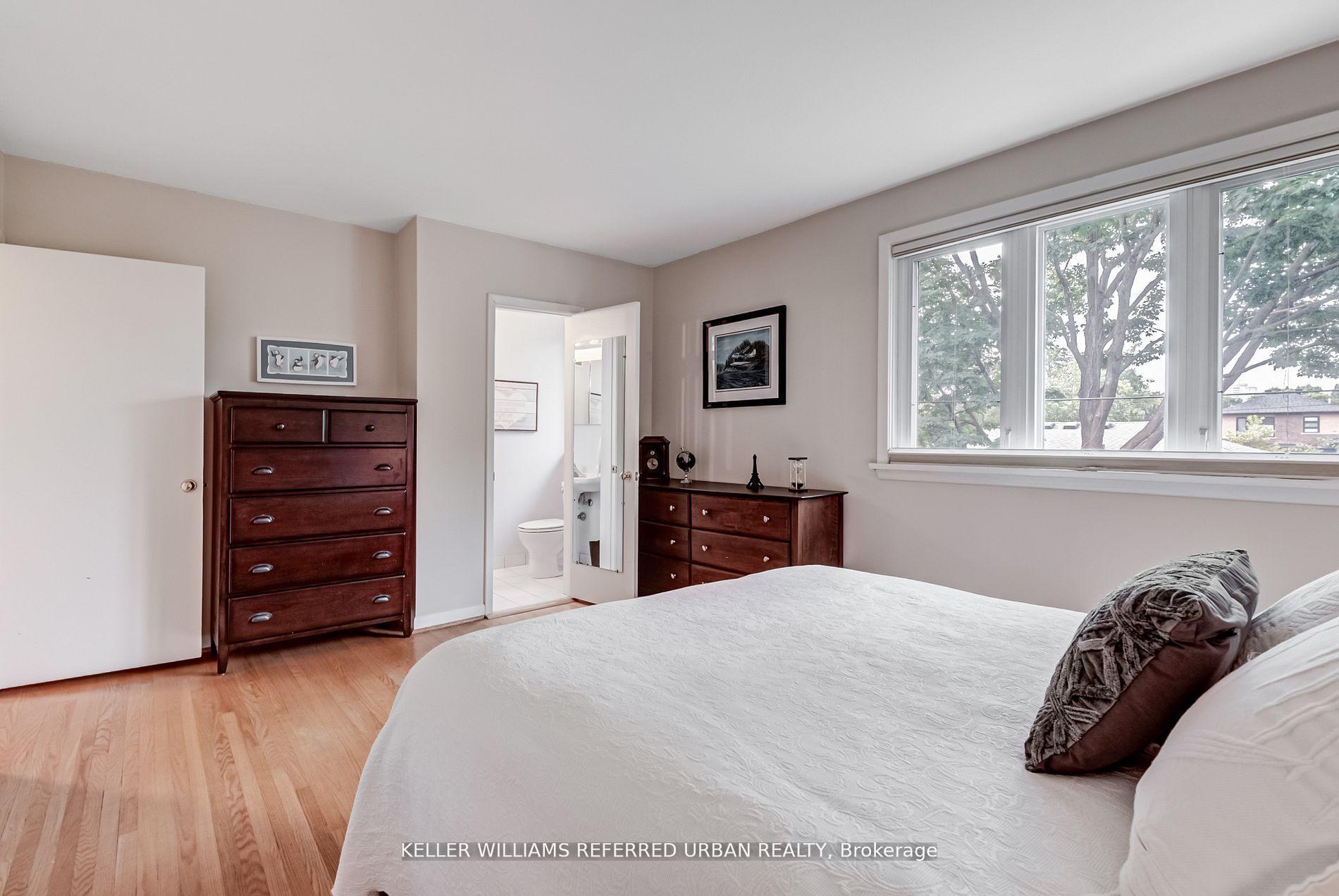 Photo 16 of 26 Foxmeadow Road, Etobicoke, Willowridge-Martingrove-Richview — HOMEH