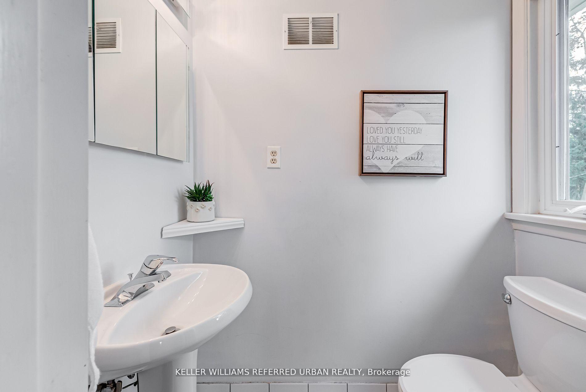 Photo 17 of 26 Foxmeadow Road, Etobicoke, Willowridge-Martingrove-Richview — HOMEH