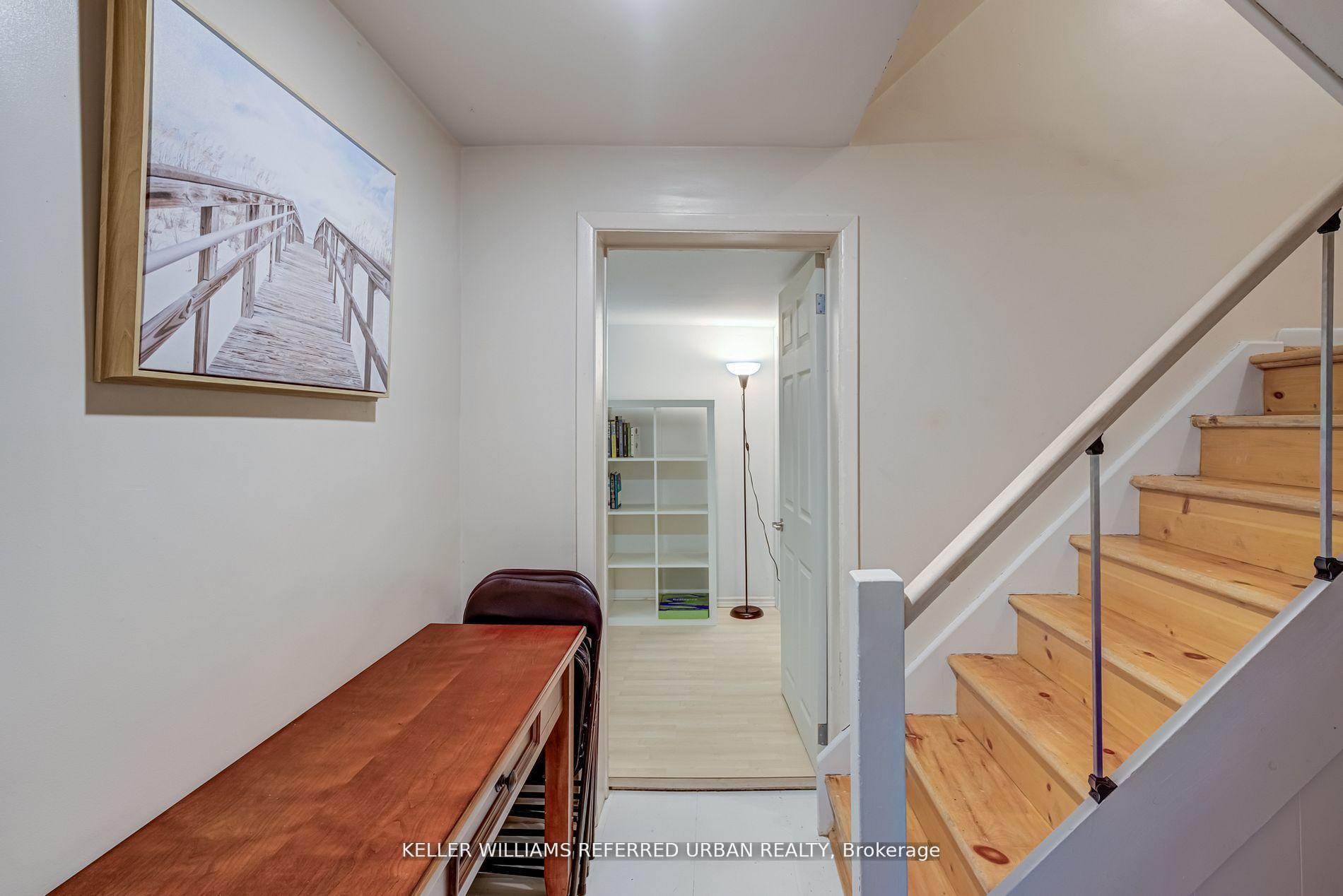 Photo 18 of 26 Foxmeadow Road, Etobicoke, Willowridge-Martingrove-Richview — HOMEH