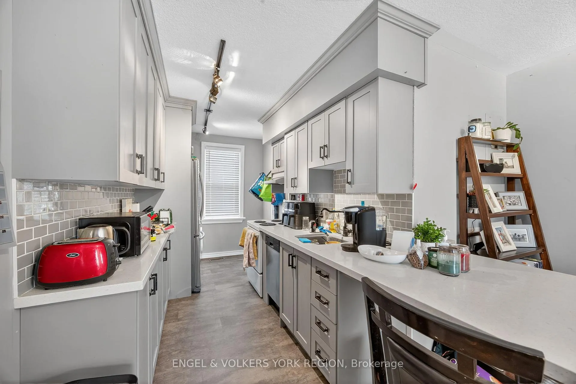 Photo 9 of 69 John Street, Barrie, Lakeshore — HOMEH