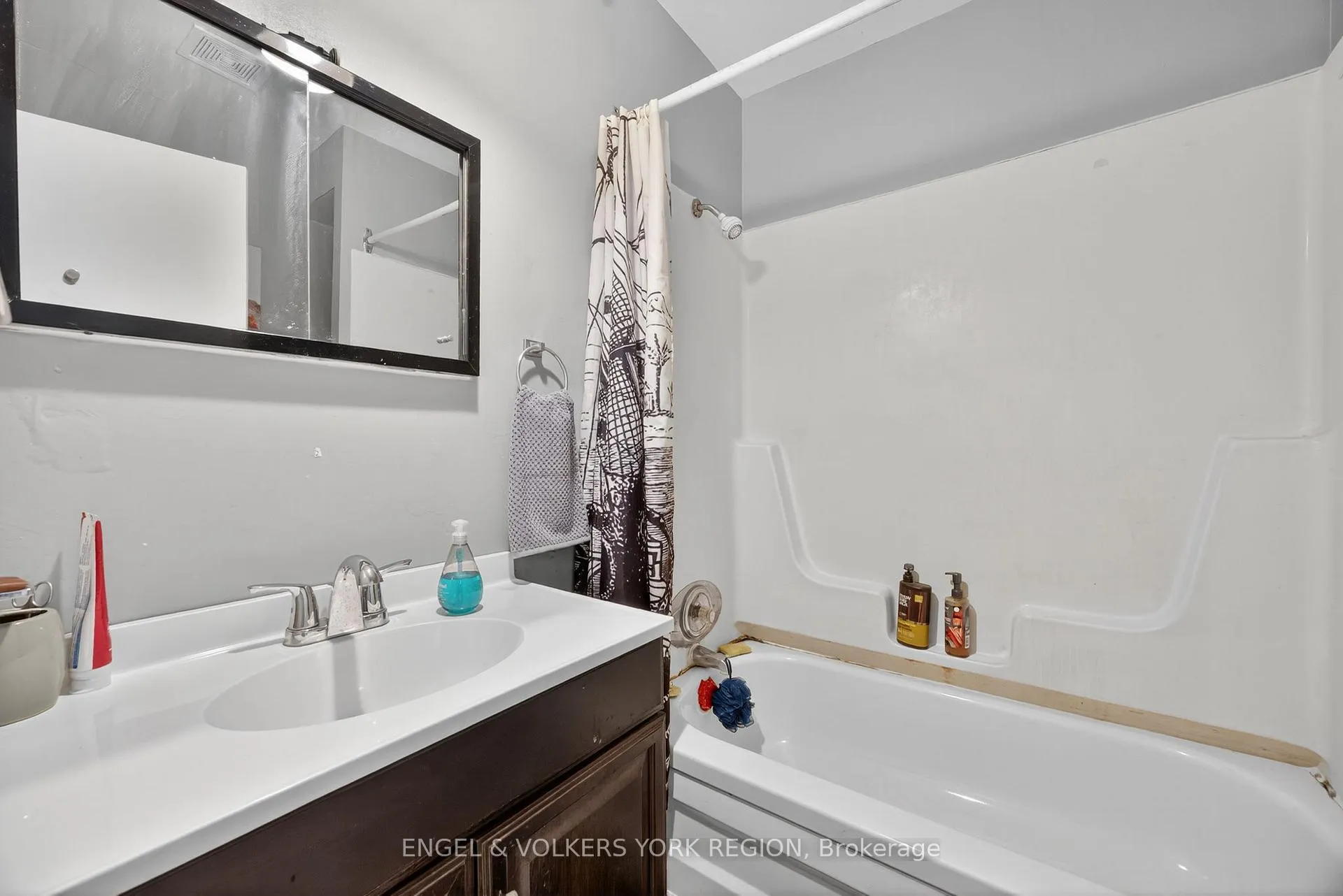 Photo 29 of 69 John Street, Barrie, Lakeshore — HOMEH