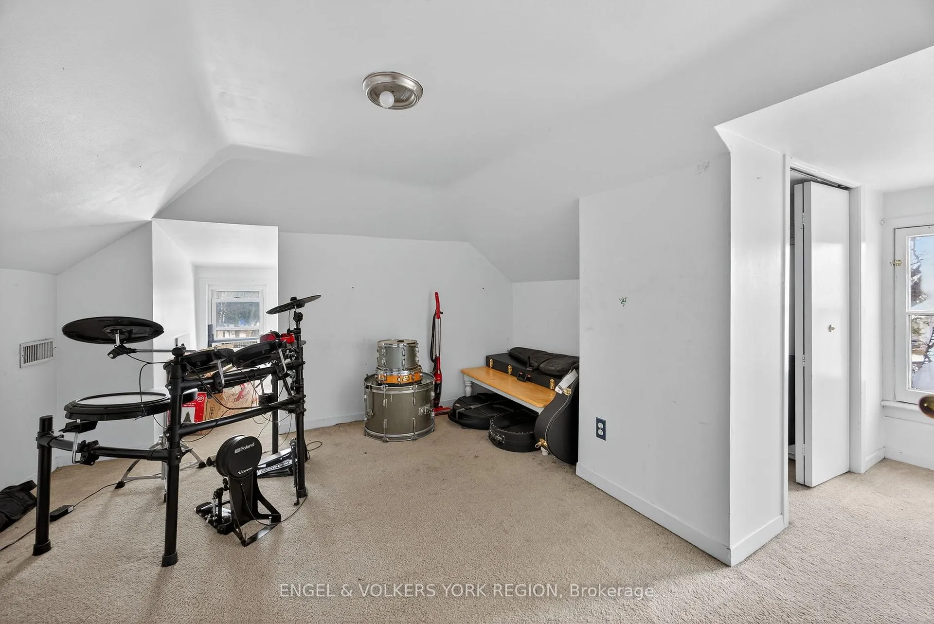 Photo 30 of 69 John Street, Barrie, Lakeshore — HOMEH